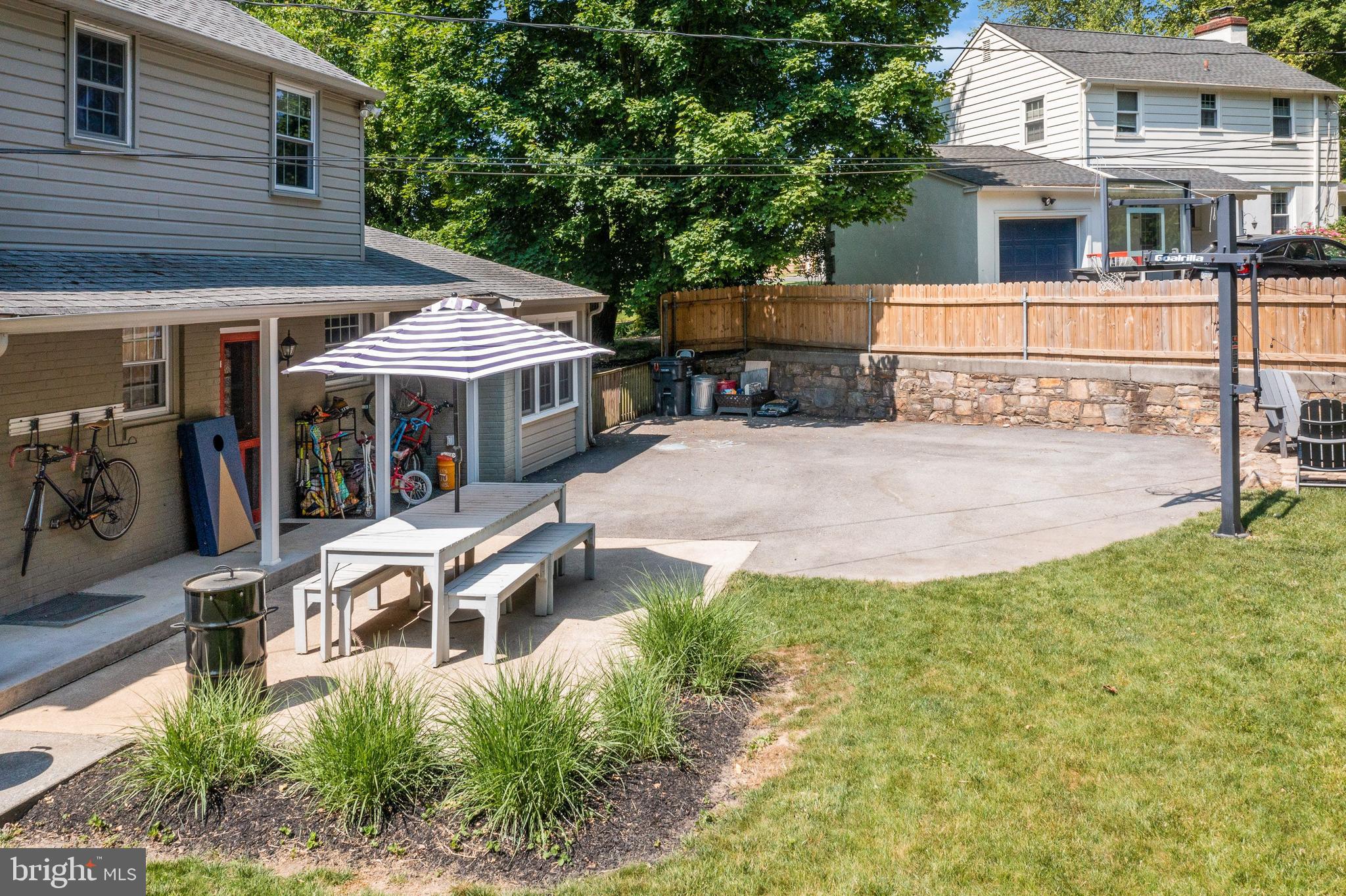493 School Lane Wayne, PA 19087 - Photo 30 of 40 Fence crosses the driveway for security & privacy