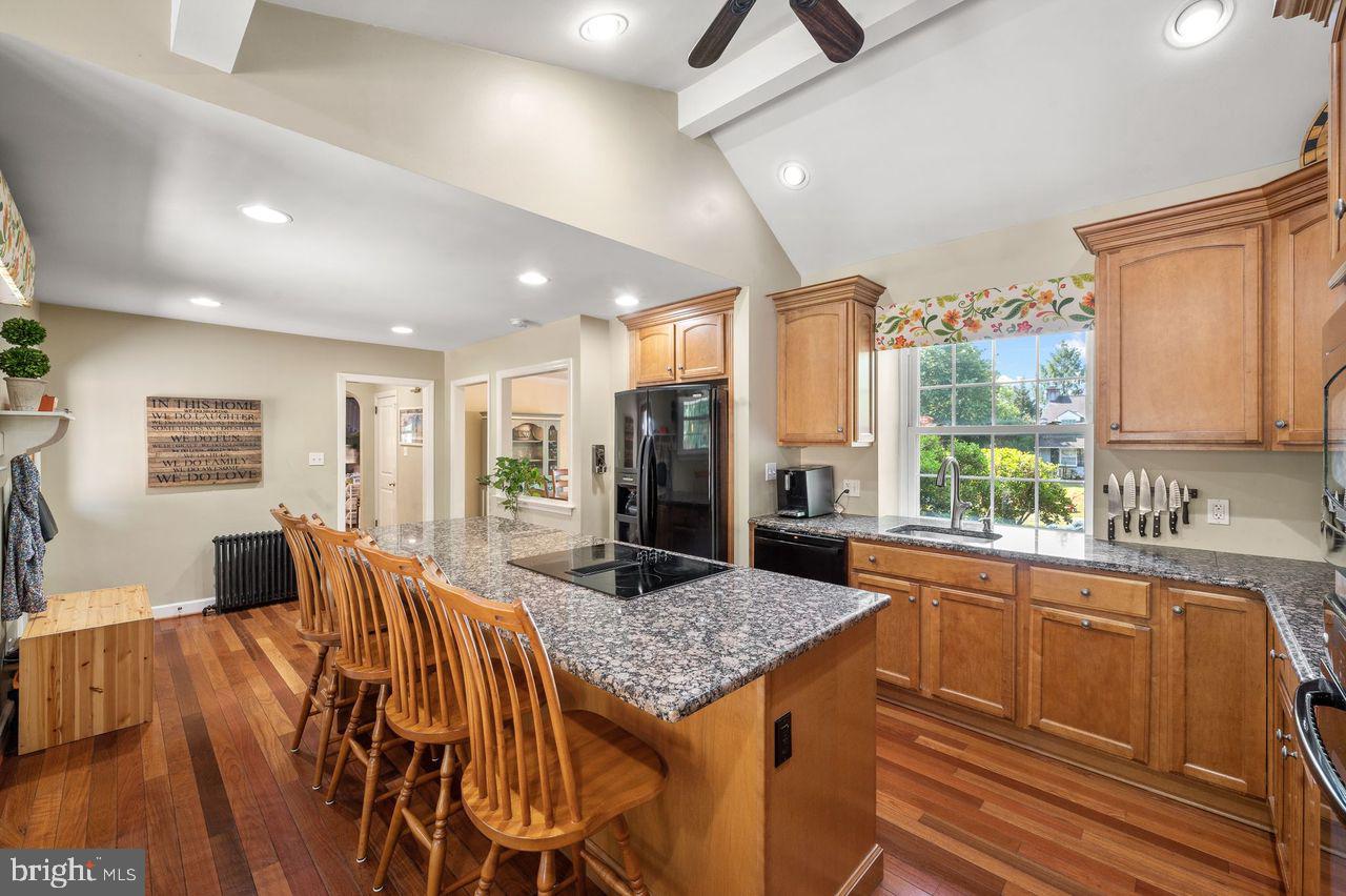 493 School Lane Wayne, PA 19087 - Photo 7 of 40 Expansive island with seating