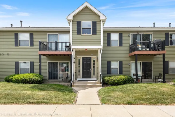 $1,975 | 1316 McDowell Road, Unit 203, Naperville, IL 60563