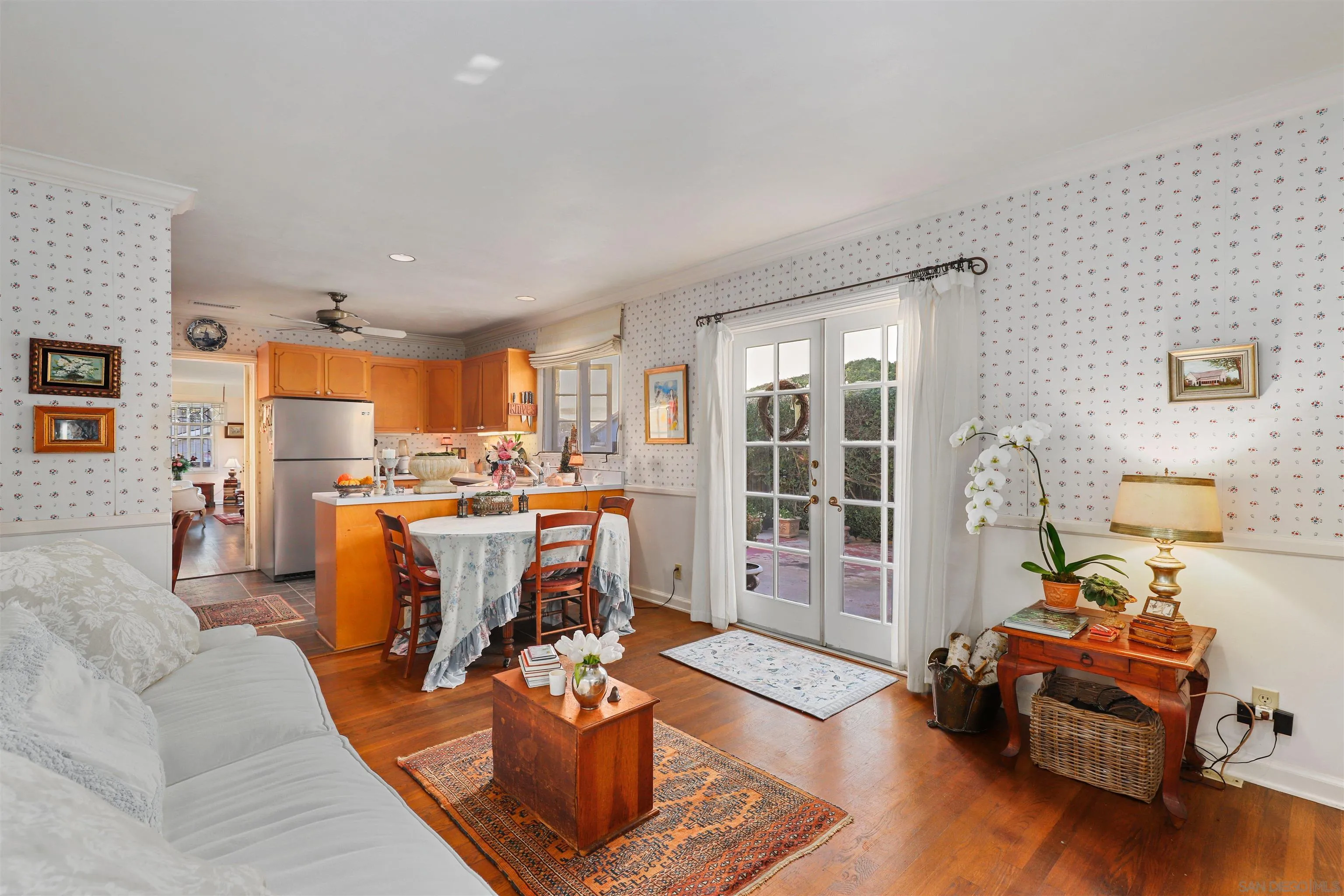 6029 Waverly Avenue La Jolla, CA 92037 - Photo 17 of 48 a living room with furniture and a wooden floor