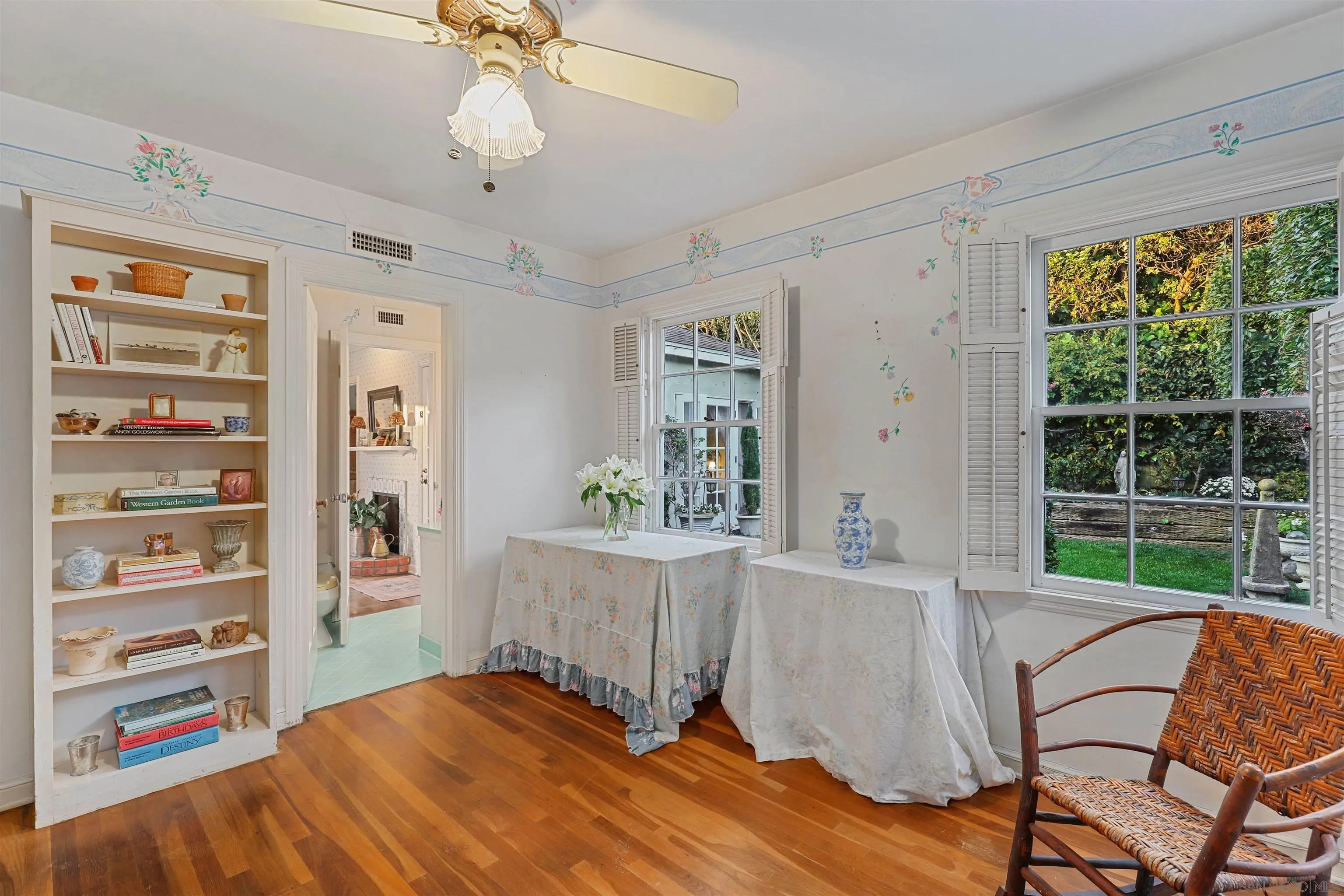 6029 Waverly Avenue La Jolla, CA 92037 - Photo 19 of 48 a bedroom with a bed and a window