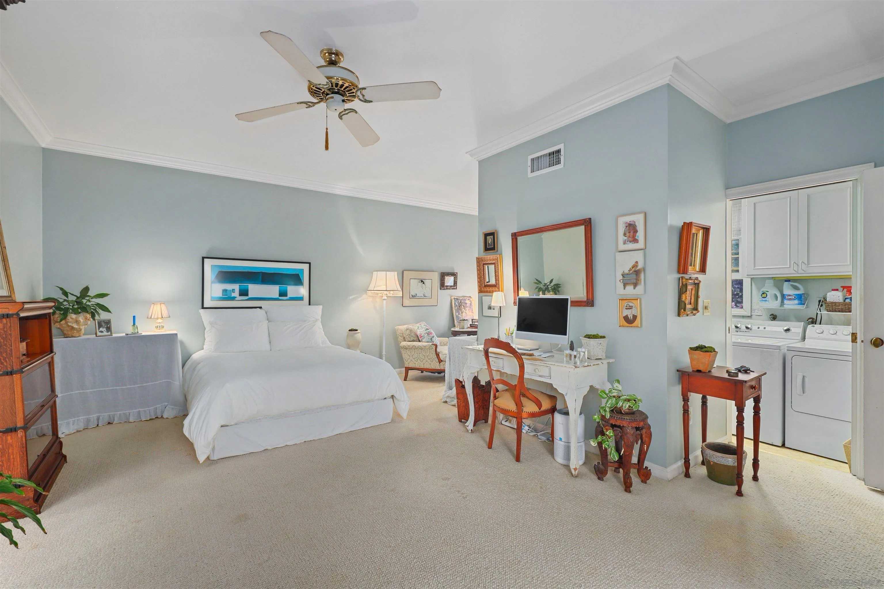 6029 Waverly Avenue La Jolla, CA 92037 - Photo 21 of 48 a living room with furniture and white walls