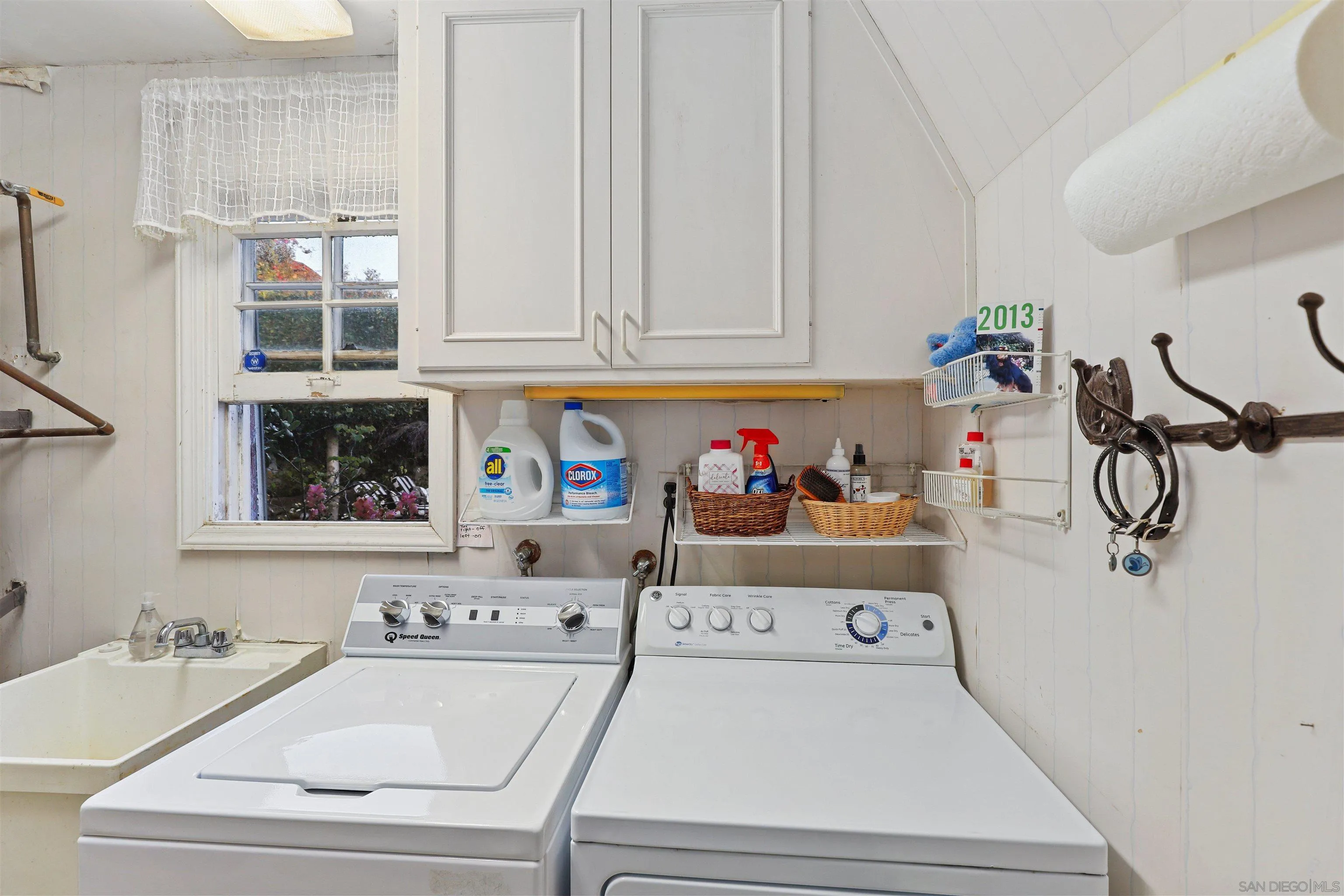 6029 Waverly Avenue La Jolla, CA 92037 - Photo 26 of 48 a utility room with dryer and washer