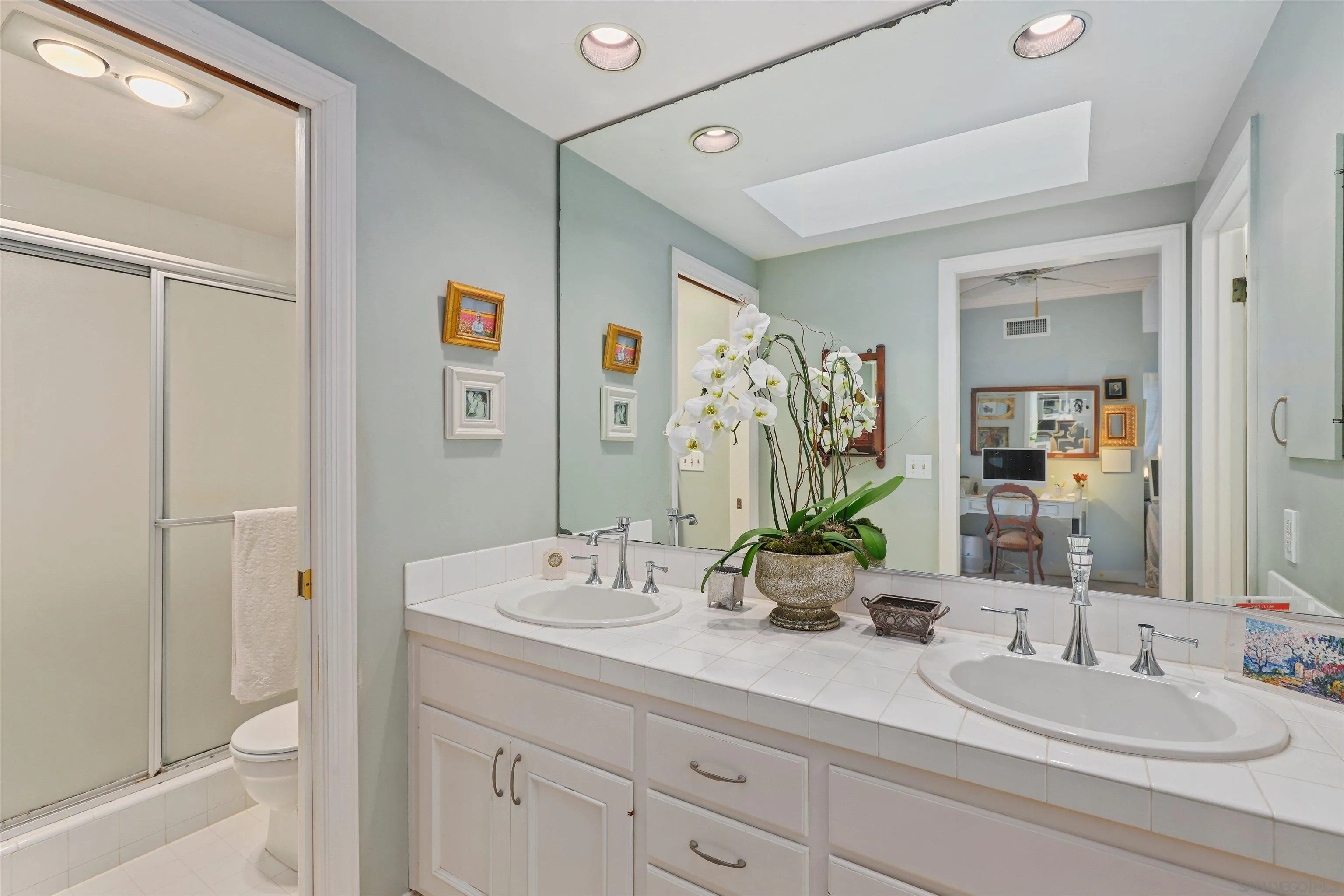 6029 Waverly Avenue La Jolla, CA 92037 - Photo 27 of 48 a bathroom with double vanity sinks and a mirror