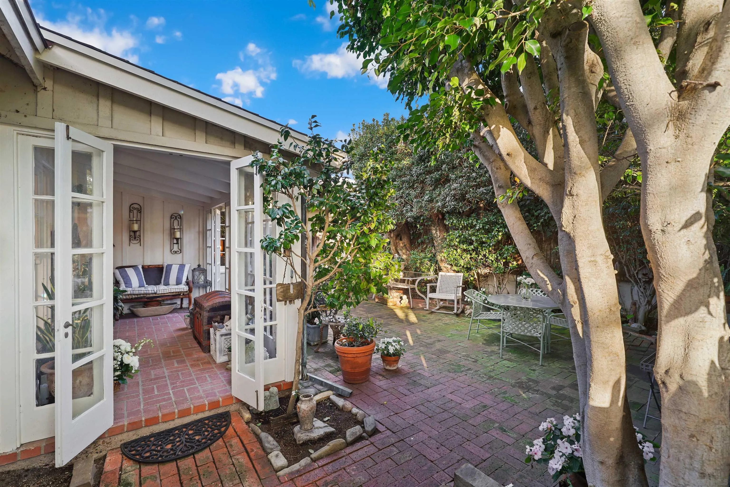 6029 Waverly Avenue La Jolla, CA 92037 - Photo 31 of 48 a view of outdoor seating