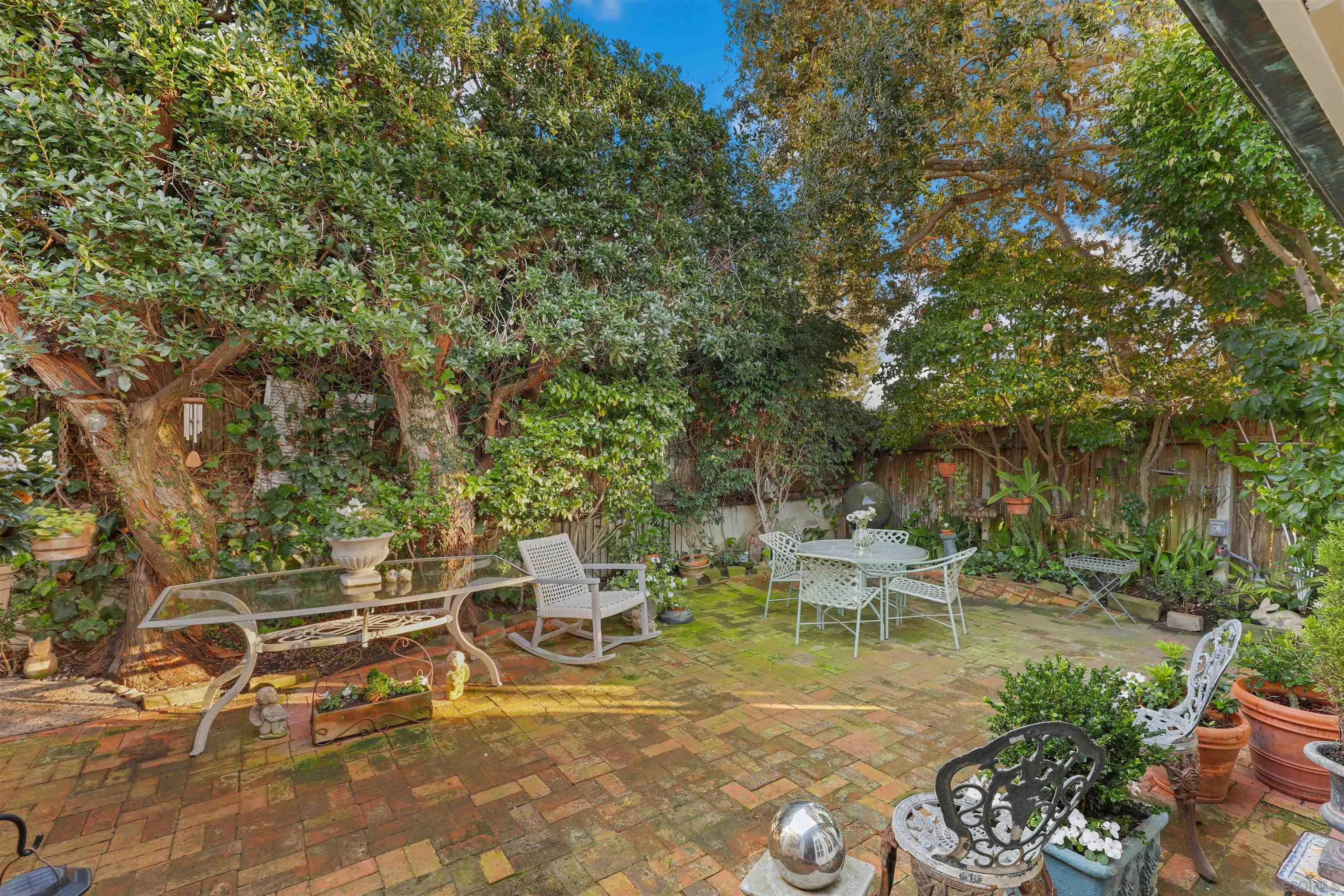 6029 Waverly Avenue La Jolla, CA 92037 - Photo 35 of 48 a view of a lawn chairs and couches