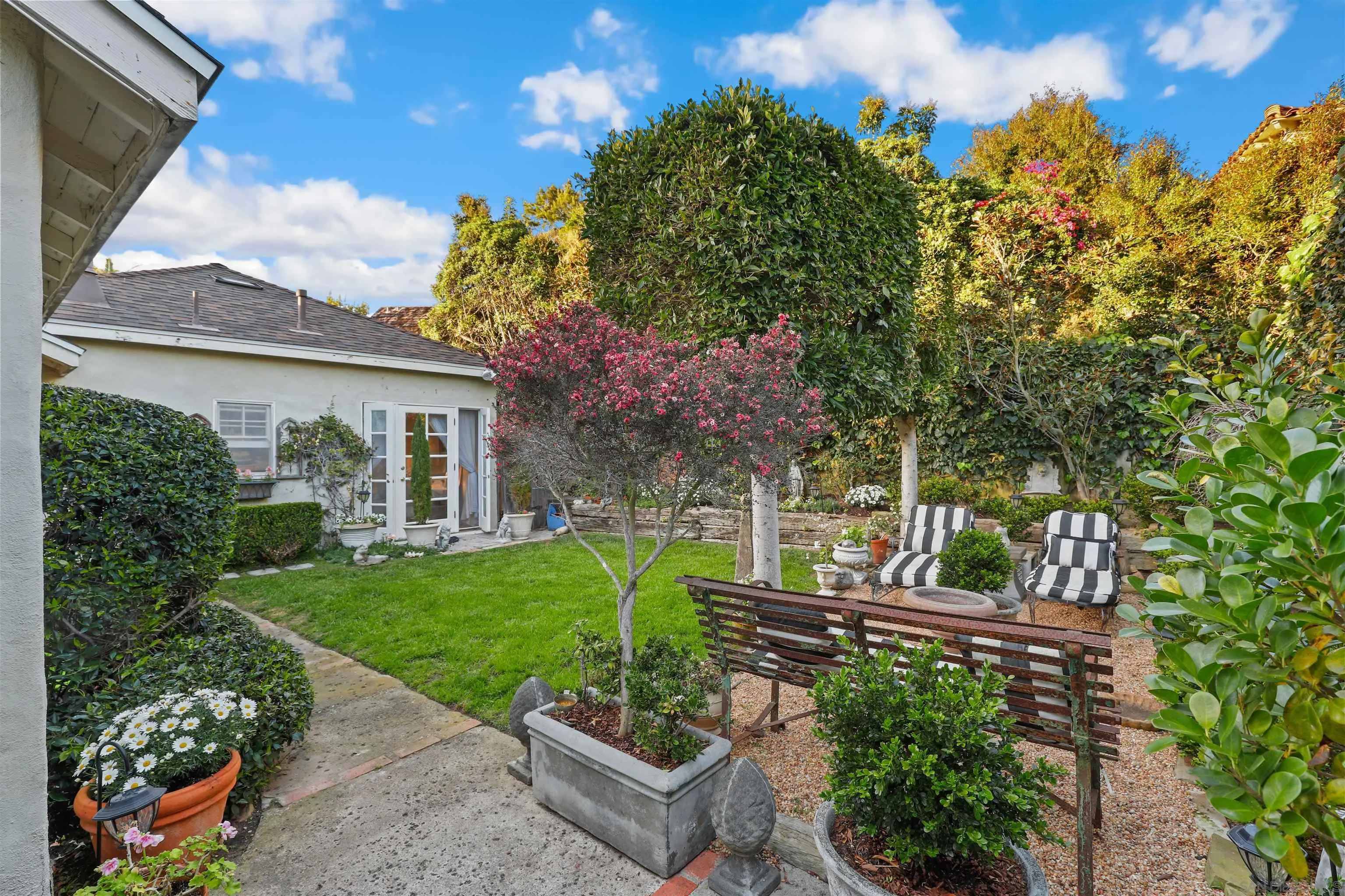 6029 Waverly Avenue La Jolla, CA 92037 - Photo 36 of 48 front view of a house with a garden