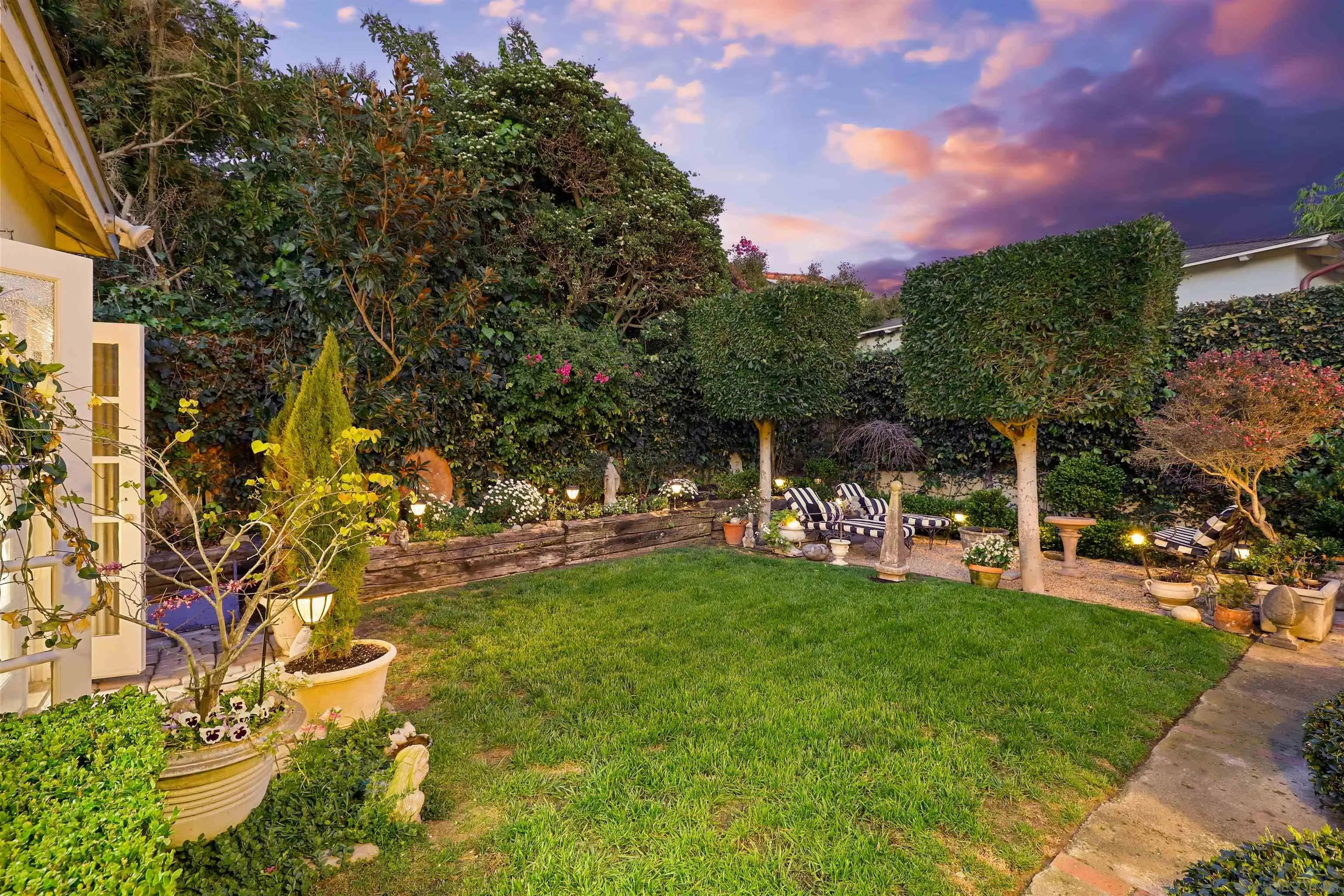 6029 Waverly Avenue La Jolla, CA 92037 - Photo 4 of 48 a view of a park with large trees