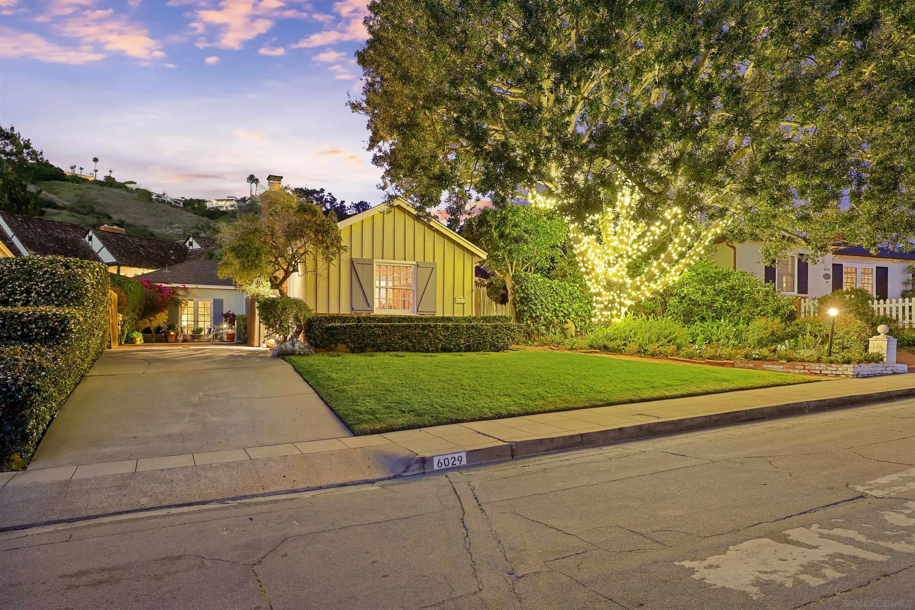 6029 Waverly Avenue La Jolla, CA 92037 - Photo 8 of 48 a view of residential houses with yard and entertaining space