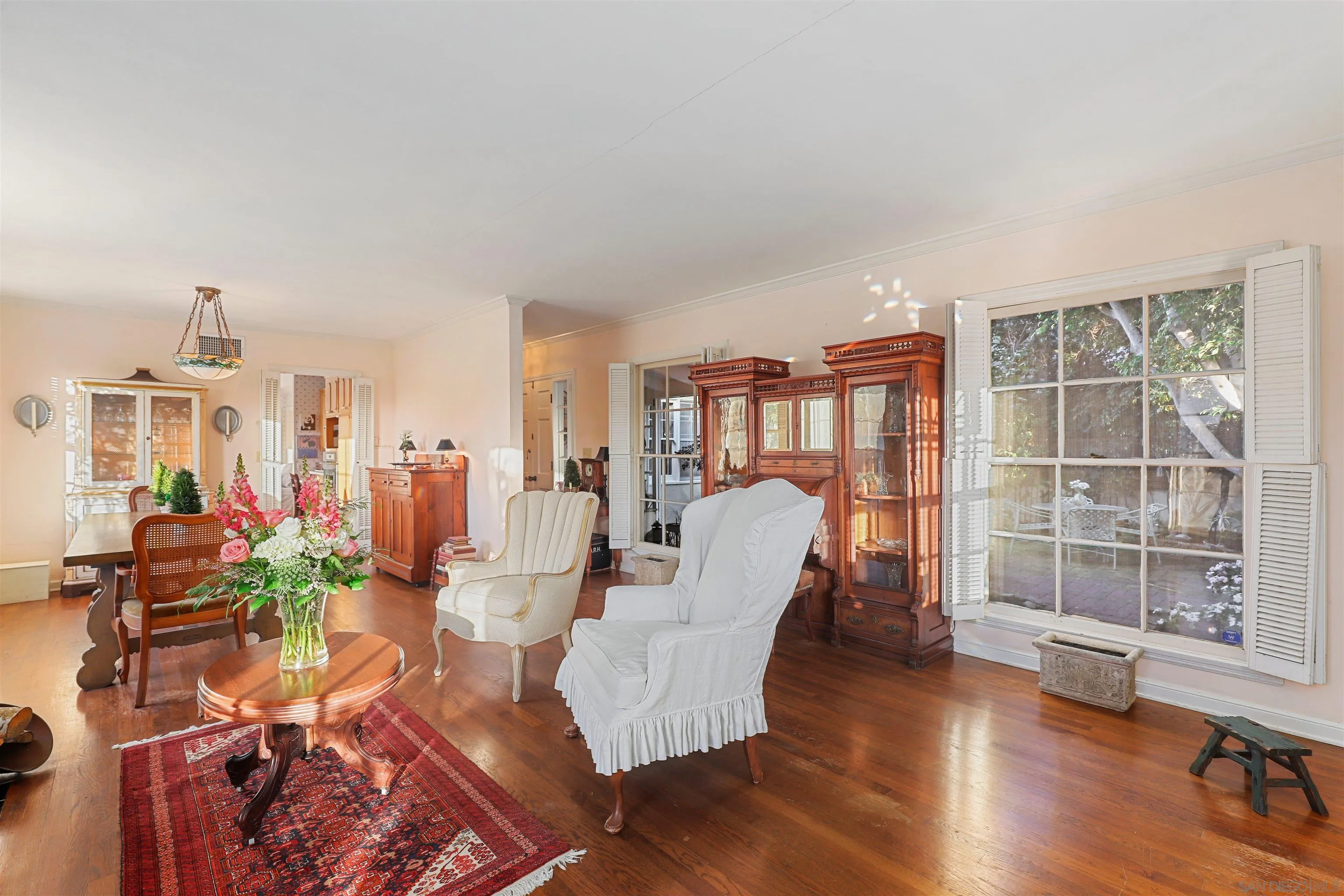 6029 Waverly Avenue La Jolla, CA 92037 - Photo 10 of 48 a living room with furniture and wooden floor