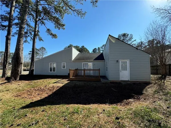a view of a house with a yard