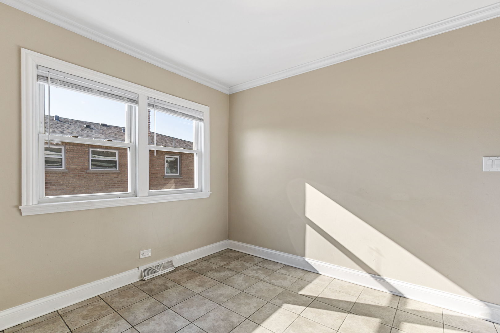 8152 Mayfield Avenue Burbank, IL 60459 - Photo 10 of 21 a view of an empty room with a window