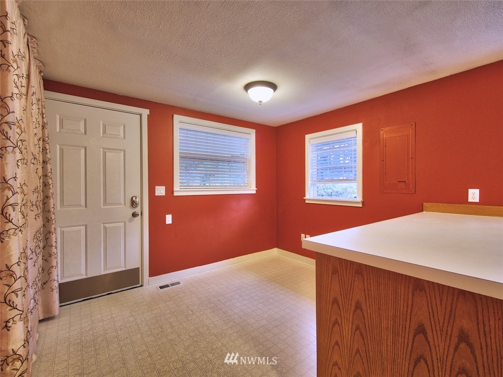 2613 R Street Southeast Auburn, WA 98002 - Photo 4 of 19 Gallery Image 4