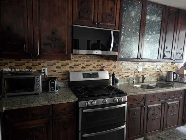 $4,000 | 301 Southwest 5th Street, Hallandale Beach, FL 33009