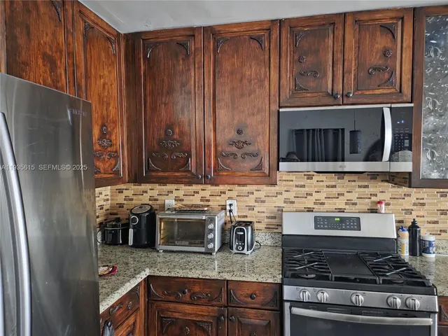 $4,000 | 301 Southwest 5th Street, Hallandale Beach, FL 33009