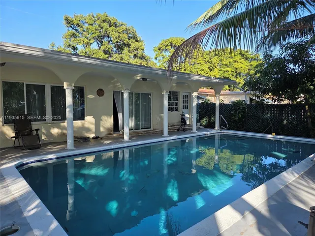 $4,000 | 301 Southwest 5th Street, Hallandale Beach, FL 33009