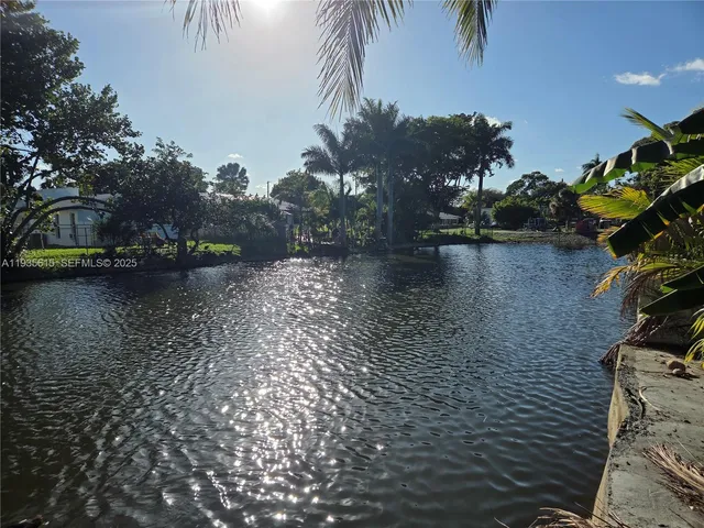 $4,000 | 301 Southwest 5th Street, Hallandale Beach, FL 33009