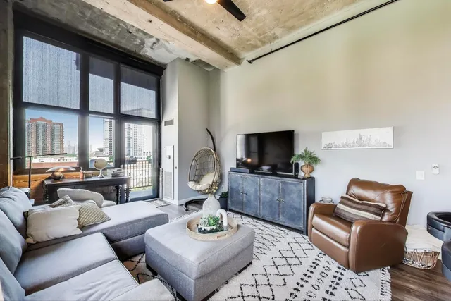 $424,000 | 320 East 21st Street, Unit 501, Chicago, IL 60616