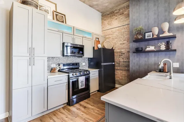 $424,000 | 320 East 21st Street, Unit 501, Chicago, IL 60616