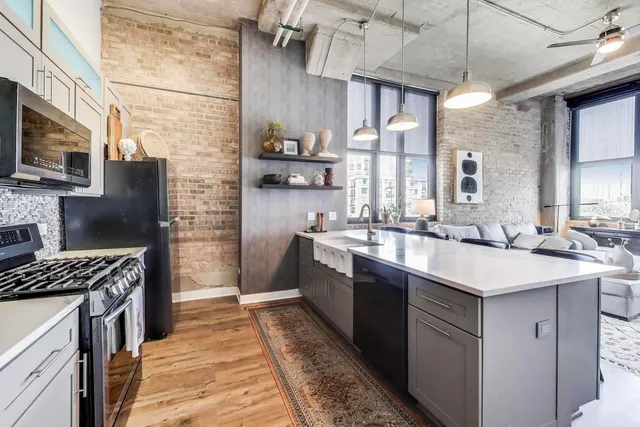 $424,000 | 320 East 21st Street, Unit 501, Chicago, IL 60616