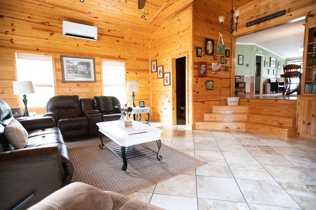 5538 Pleasant Grove Road Walterboro, SC 29488 - Photo 21 of 31 Great Room