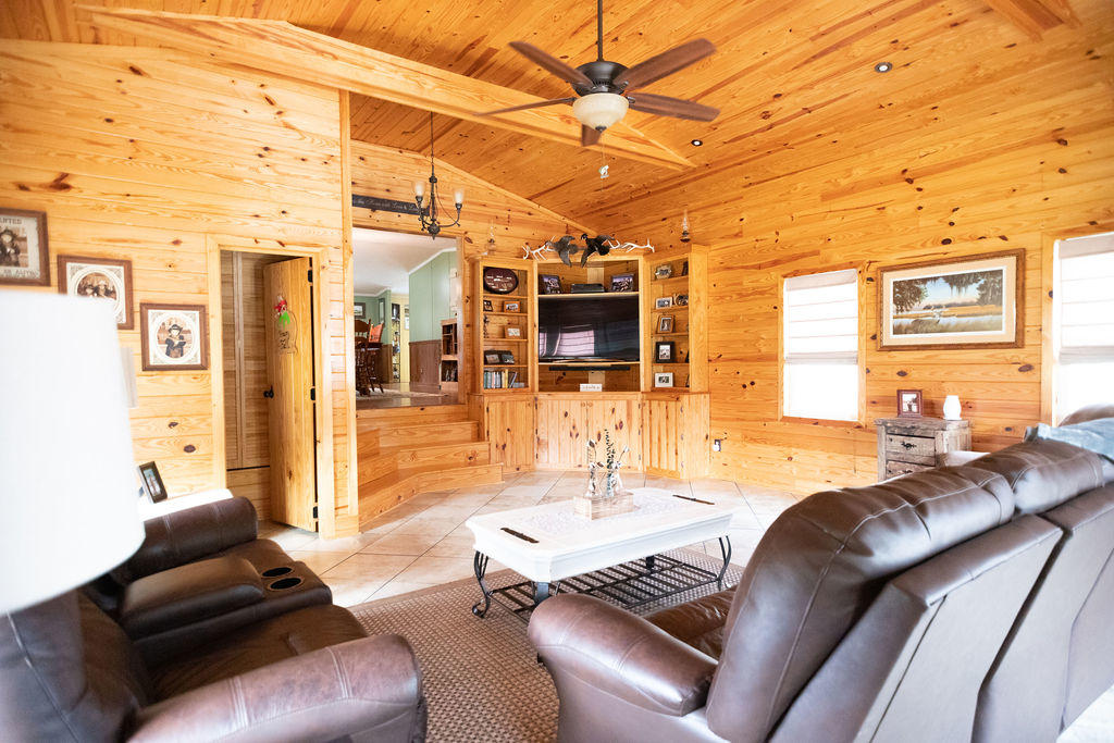 5538 Pleasant Grove Road Walterboro, SC 29488 - Photo 22 of 31 Great Room