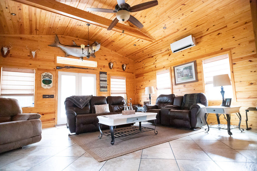 5538 Pleasant Grove Road Walterboro, SC 29488 - Photo 24 of 31 Great Room