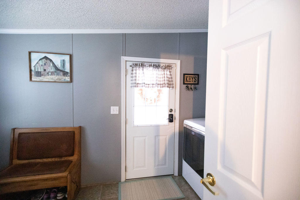 5538 Pleasant Grove Road Walterboro, SC 29488 - Photo 8 of 31 Mud Room