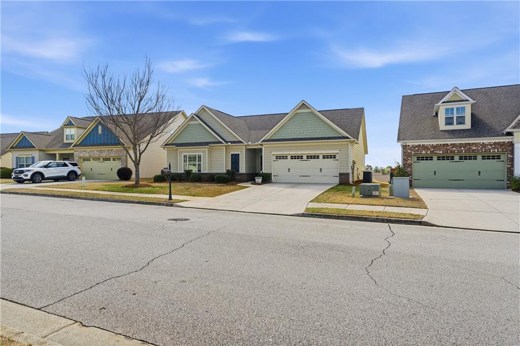 4479 Clubside Drive Gainesville, GA 30504 - Photo 4 of 47 a bathroom with a sink and a mirror