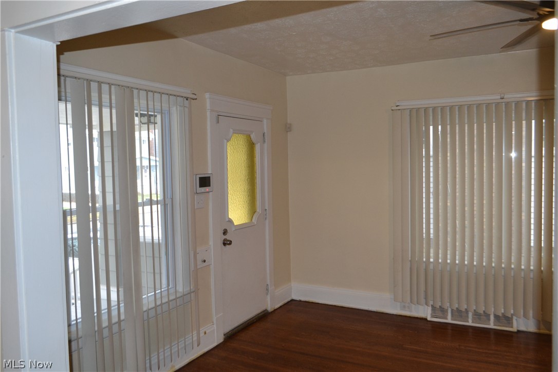 923 Nela View Road Cleveland Heights, OH 44112 - Photo 2 of 32