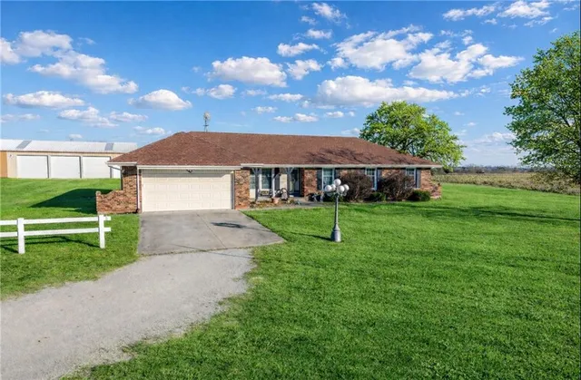 $483,500 | 957 Ff Highway, Napoleon, MO 64074