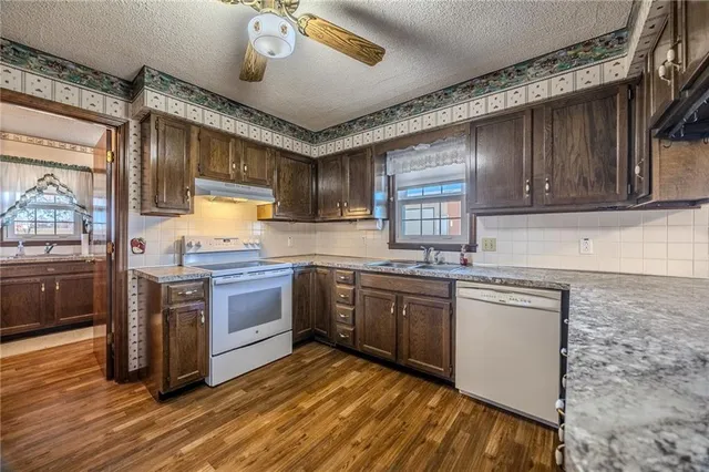 $483,500 | 957 Ff Highway, Napoleon, MO 64074