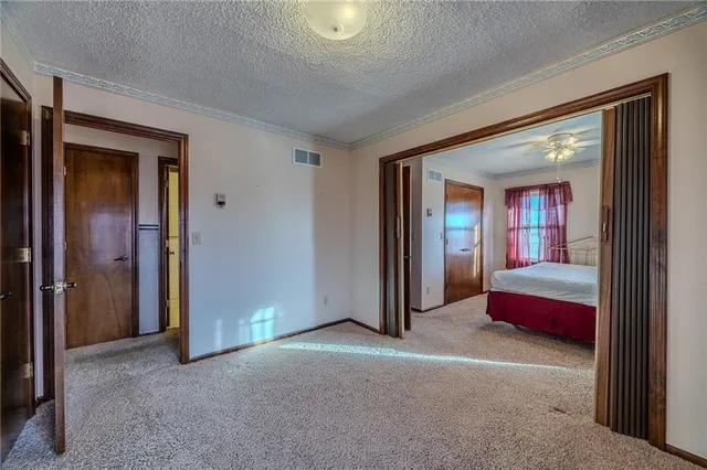 $483,500 | 957 Ff Highway, Napoleon, MO 64074