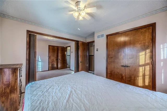 $483,500 | 957 Ff Highway, Napoleon, MO 64074