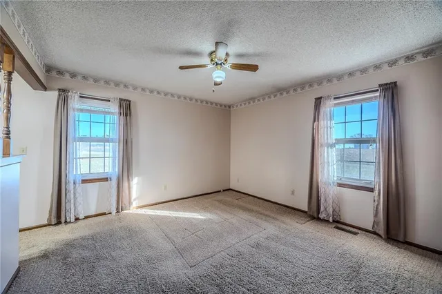 $483,500 | 957 Ff Highway, Napoleon, MO 64074