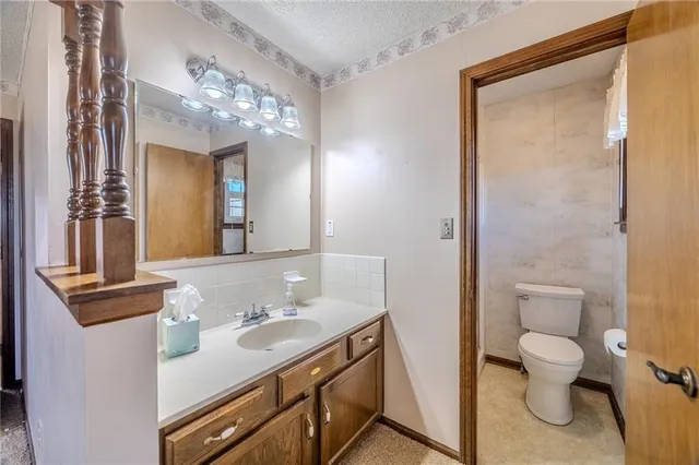 $483,500 | 957 Ff Highway, Napoleon, MO 64074