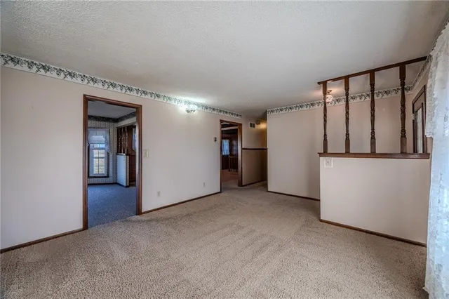 $483,500 | 957 Ff Highway, Napoleon, MO 64074