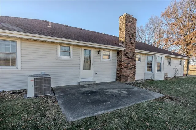 $483,500 | 957 Ff Highway, Napoleon, MO 64074