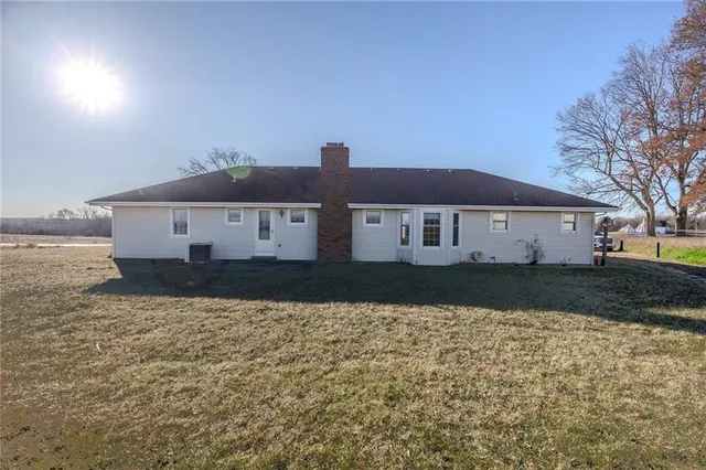 $483,500 | 957 Ff Highway, Napoleon, MO 64074