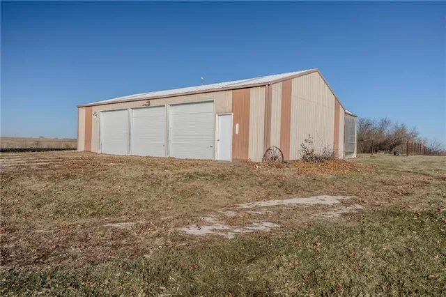 $483,500 | 957 Ff Highway, Napoleon, MO 64074