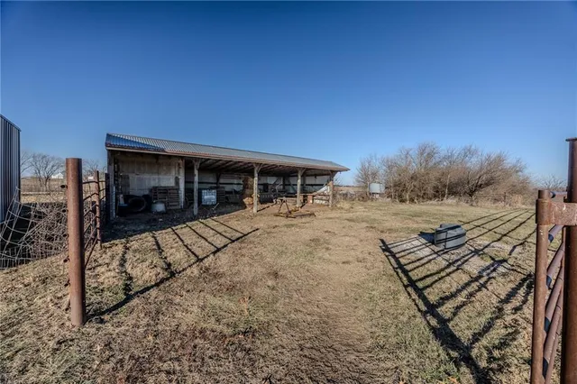 $483,500 | 957 Ff Highway, Napoleon, MO 64074