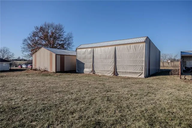 $483,500 | 957 Ff Highway, Napoleon, MO 64074