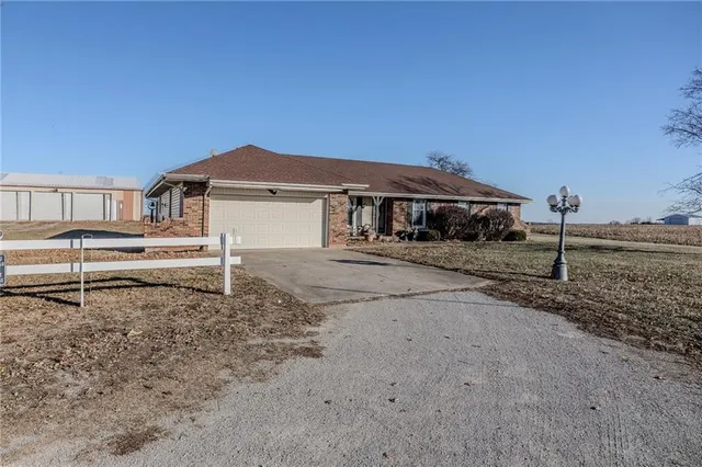 $483,500 | 957 Ff Highway, Napoleon, MO 64074