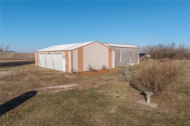 $483,500 | 957 Ff Highway, Napoleon, MO 64074