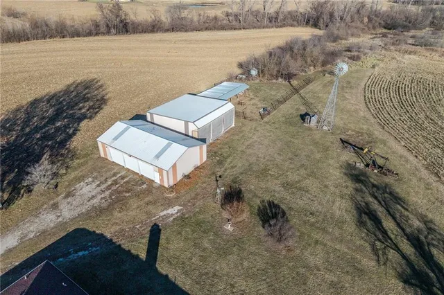 $483,500 | 957 Ff Highway, Napoleon, MO 64074
