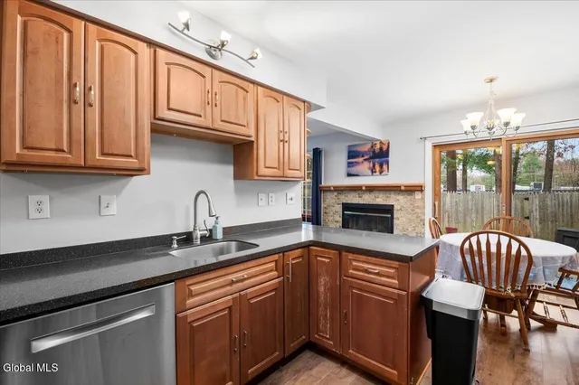 $304,900 | 40 Deer Run Drive, Milton, NY 12020