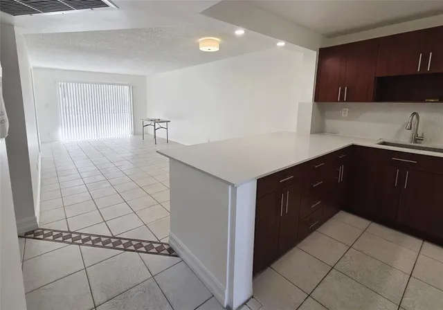 $1,900 | 8040 North Colony Circle, Unit 105, Tamarac, FL 33321