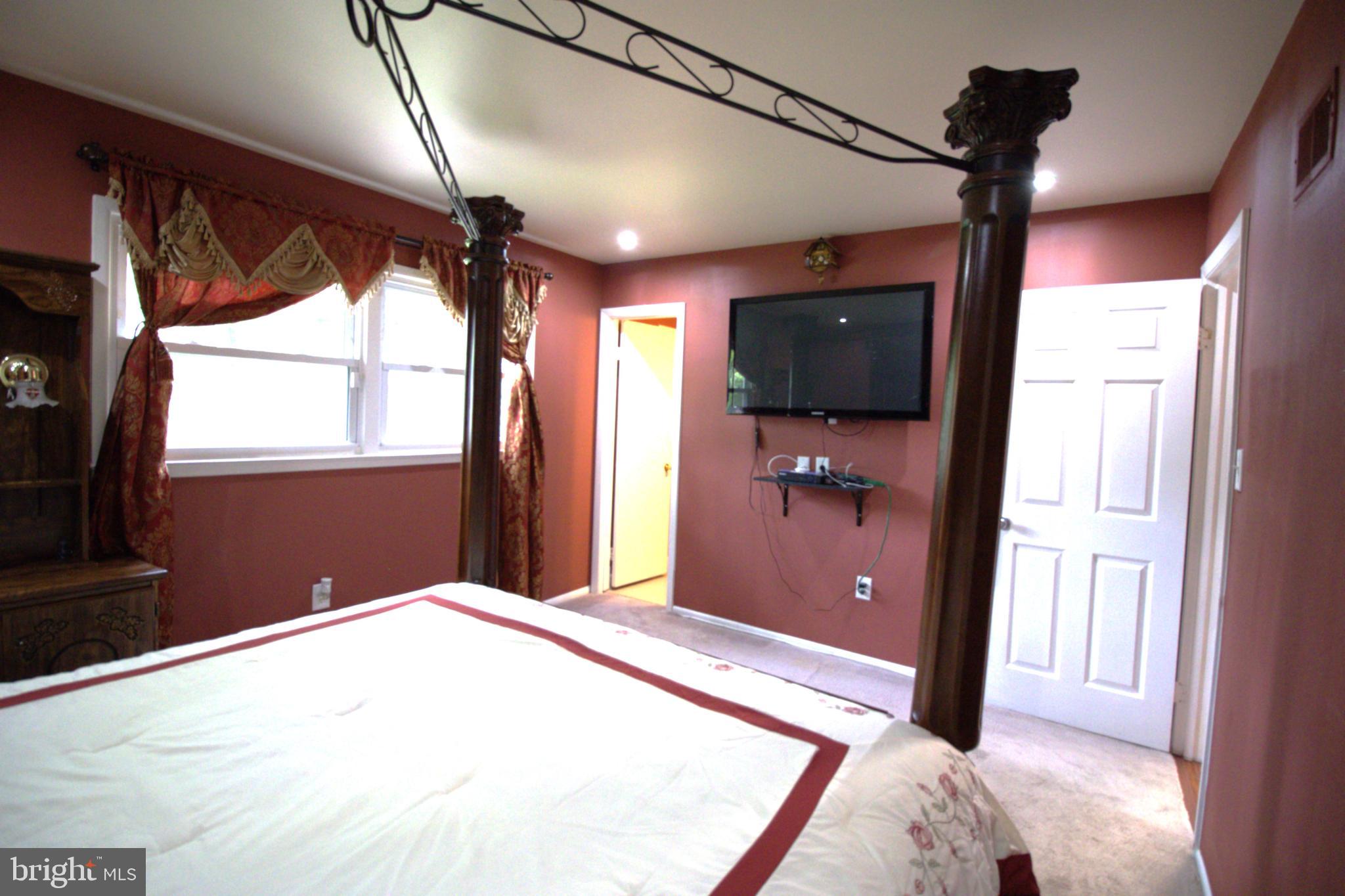 13230 Delaney Road Woodbridge, VA 22193 - Photo 15 of 27 Owner's suite