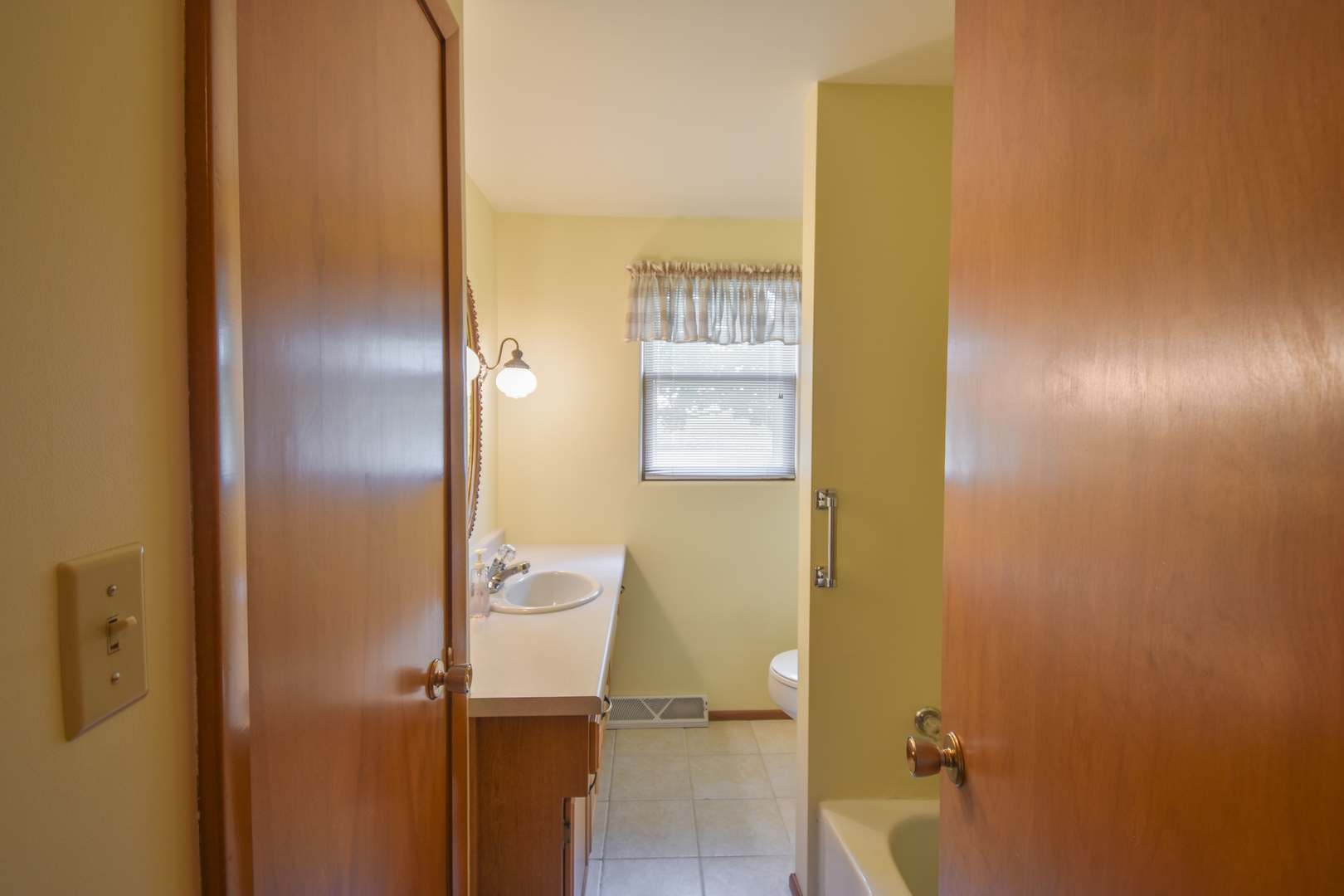 1542 East 18th Road Streator, IL 61364 - Photo 15 of 47 a bathroom with a granite countertop shower and a toilet