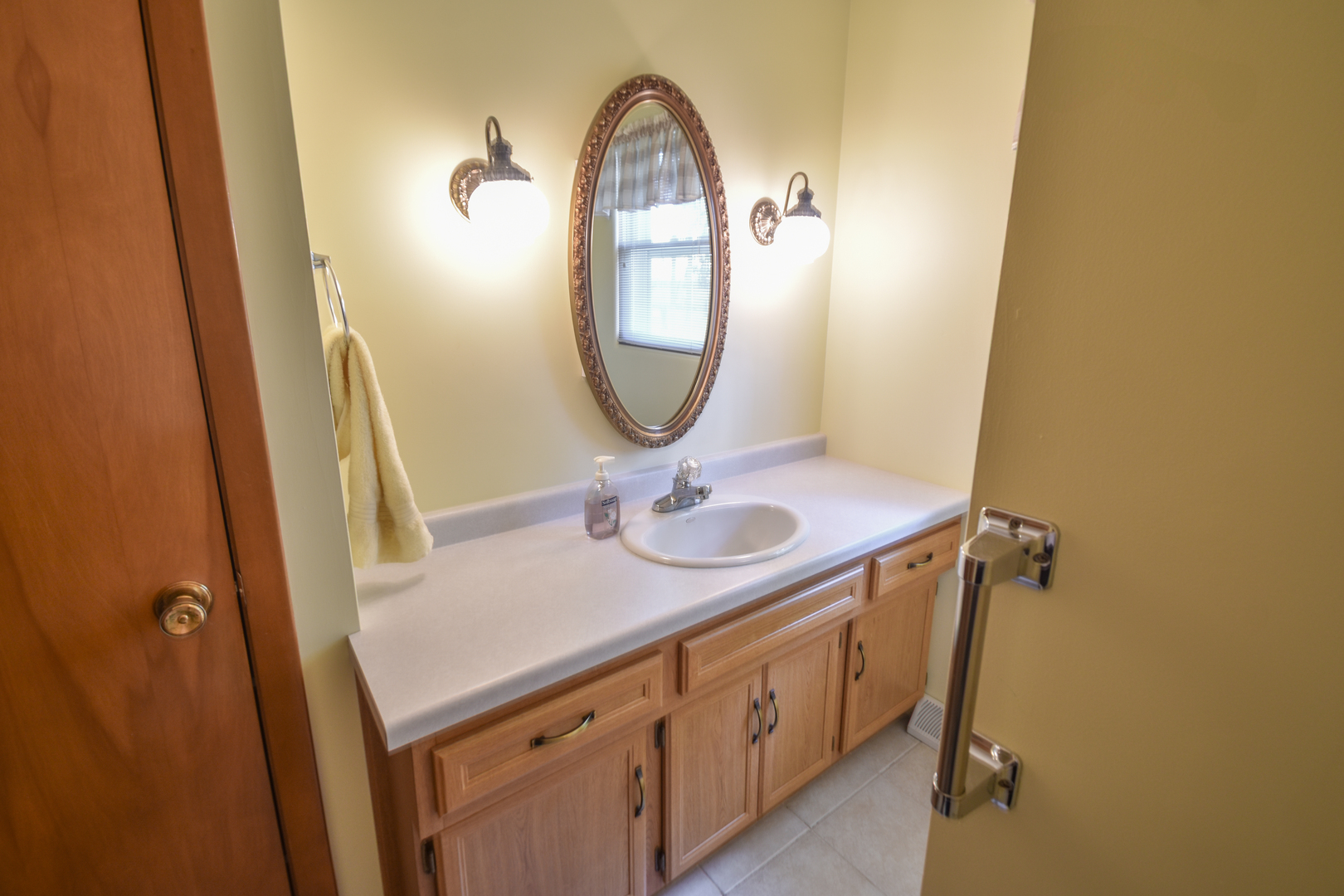 1542 East 18th Road Streator, IL 61364 - Photo 16 of 47 a bathroom with a sink and a mirror